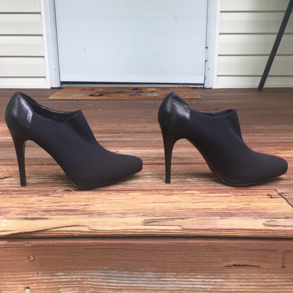 ⭕️SOLD⭕️ Donald Pliner Black booties